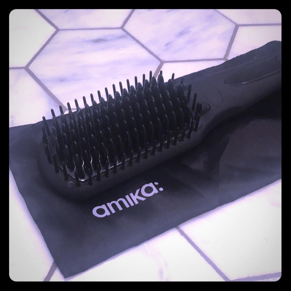 Amika Polished Perfection straightening brush